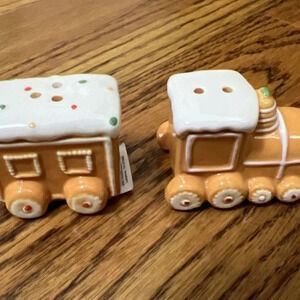 NEW Holiday Train & Caboose Salt & Pepper Shaker Set